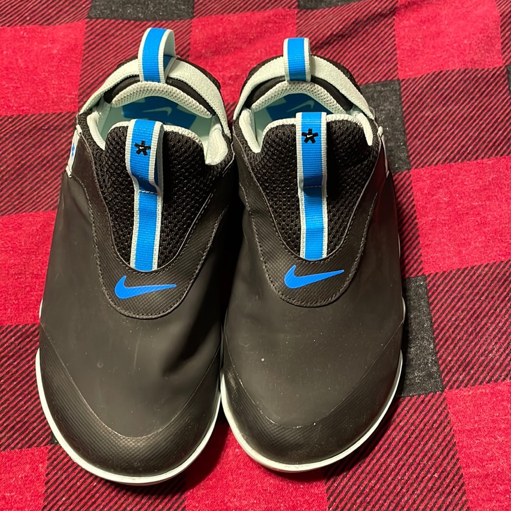 Nike Air Pulse Zoom Men Size 6.5, Women Size 8